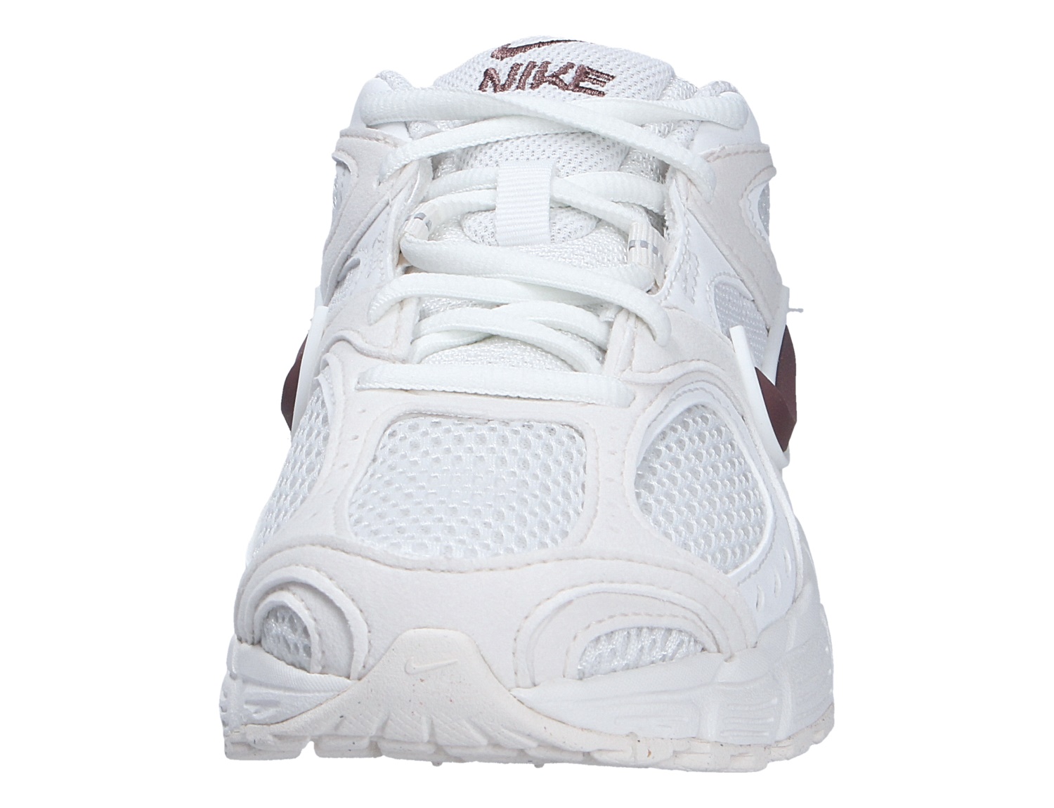 Frontansicht des Nike V5 RNR Sneakers in Weiß mit Mesh-Obermaterial, Schnürung und markanten Overlays