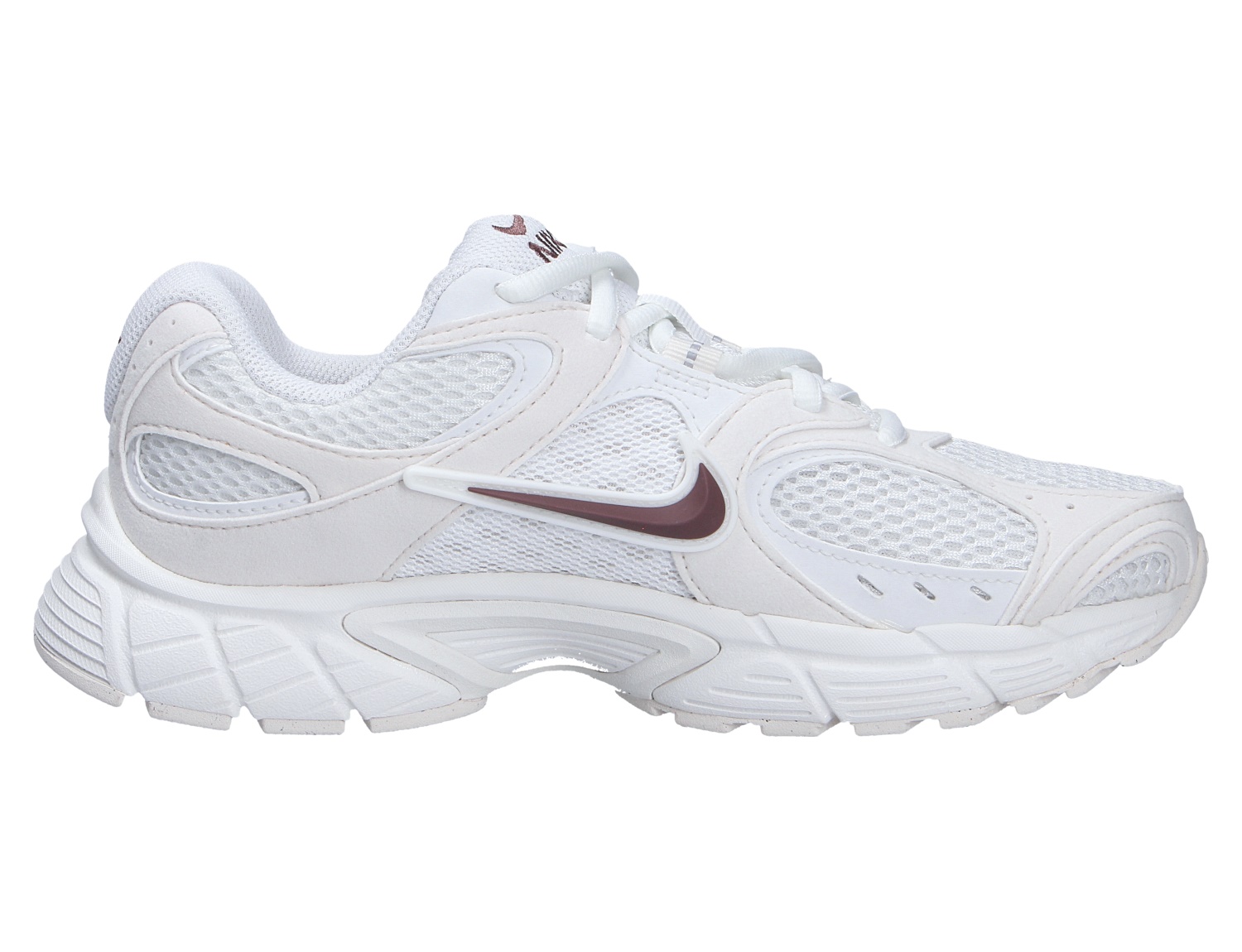 Nike V5 RNR Sneaker in Weiß, Seitenansicht mit atmungsaktivem Mesh-Obermaterial, markantem Swoosh und robuster Profilsohle